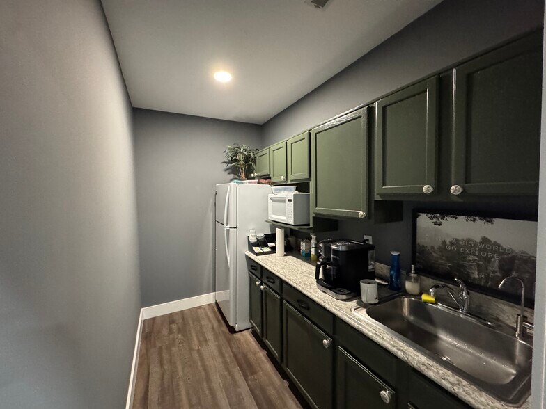 More Photos Of 10351 Dawson's Creek Blvd, Fort Wayne Medical For Sale