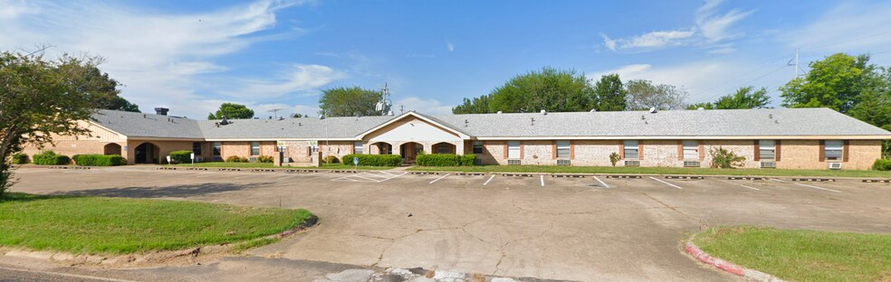 More Photos Of 540 SE Front St, De Kalb Skilled Nursing Facility For Sale
