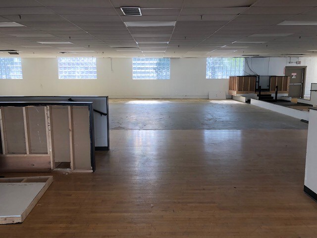 More Photos Of 1000 W Northwest Hwy, Arlington Heights Freestanding For Sale