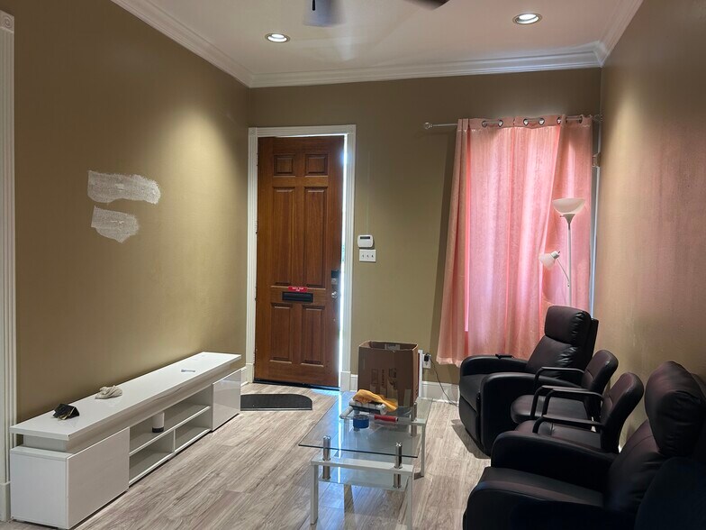 More Photos Of 12832 Willow Centre Dr, Houston Office Residential For Sale