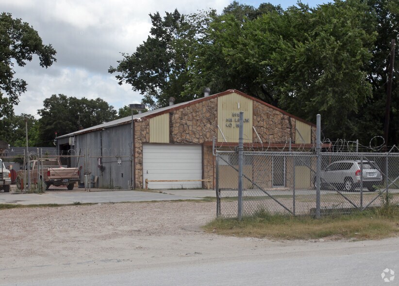 Primary Photo Of 215 Bennington St, Houston Warehouse For Sale
