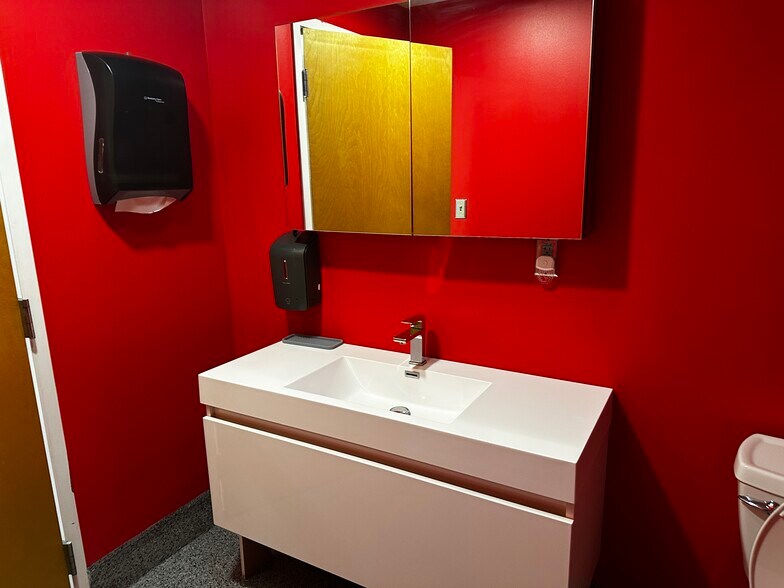 More Photos Of 5000 Transamerica Dr, Columbus Office For Lease