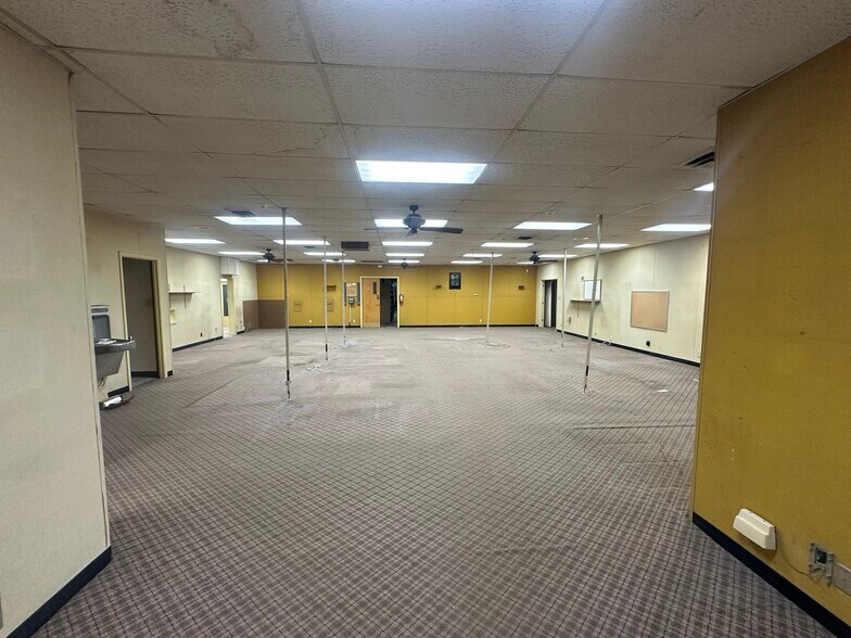 More Photos Of 79-85 Weldon Pky, Maryland Heights Warehouse For Sale