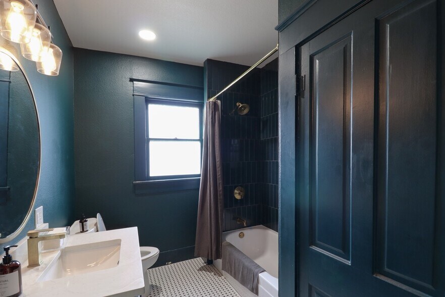 More Photos Of 1102 S Rock St, Georgetown Office Residential For Lease