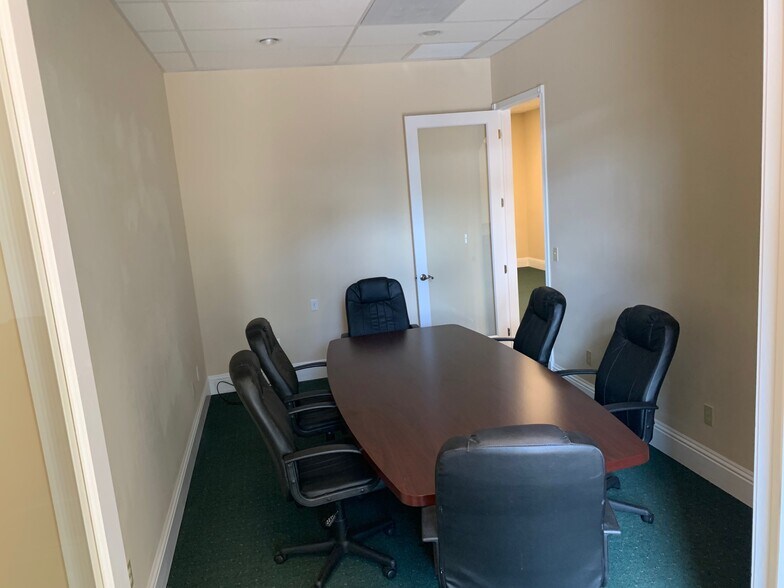 More Photos Of 1935 Commerce Ln, Jupiter Office For Lease