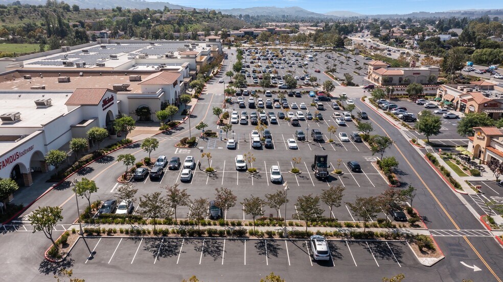 More Photos Of 800-888 New Los Angeles Ave, Moorpark Department Store For Sale