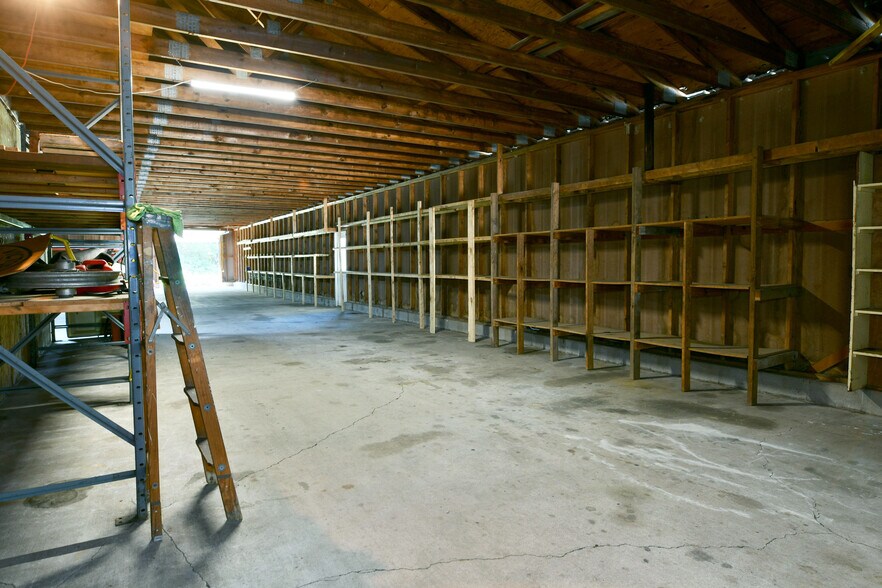 More Photos Of 4085 Herner County Line Rd, Southington Showroom For Sale