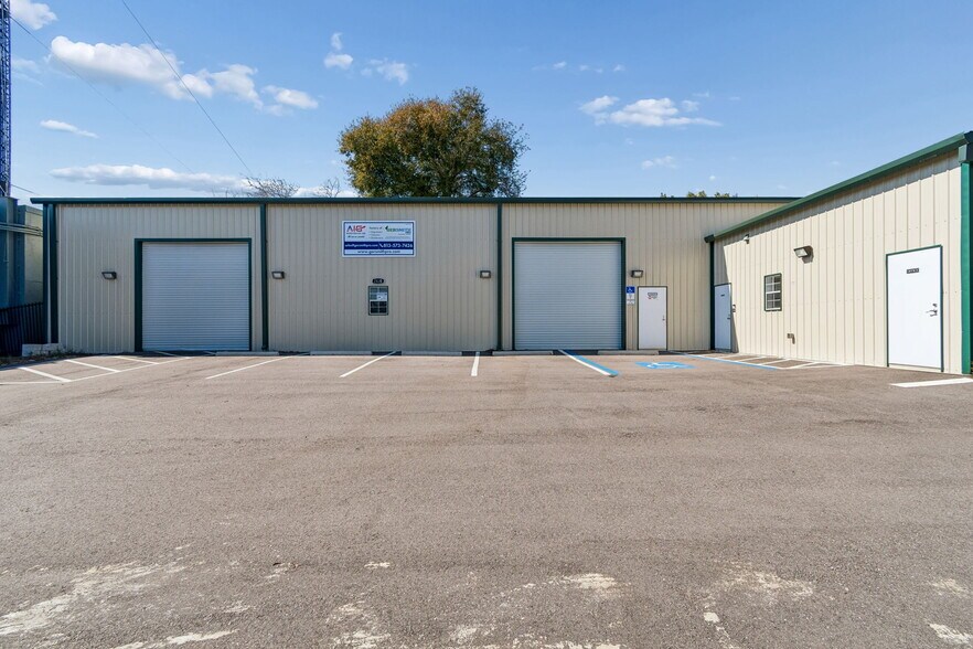 More Photos Of 2820 N 34th St, Tampa Warehouse For Lease