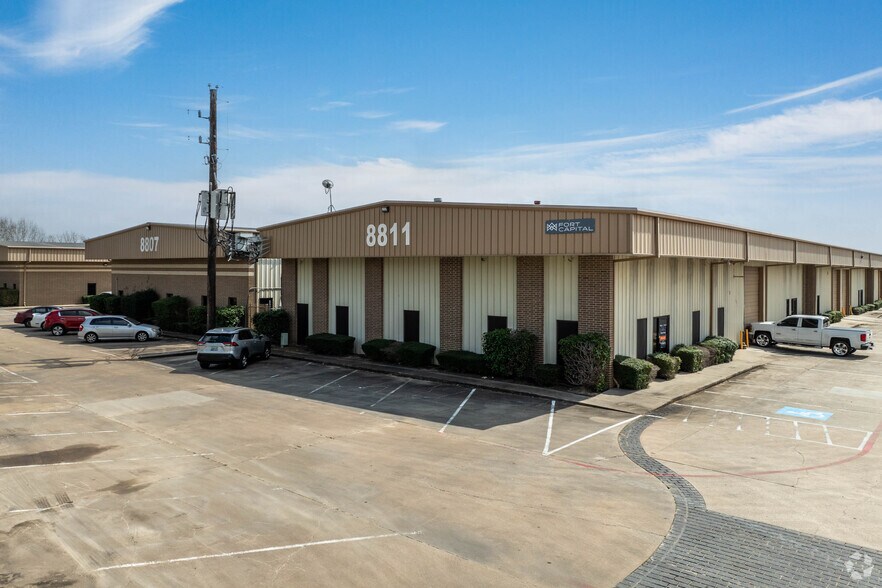 More Photos Of 8807-8815 Emmott Rd, Houston Unknown For Lease