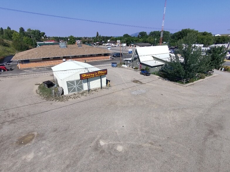 More Photos Of 611 NE Main St, Lewistown Specialty For Sale