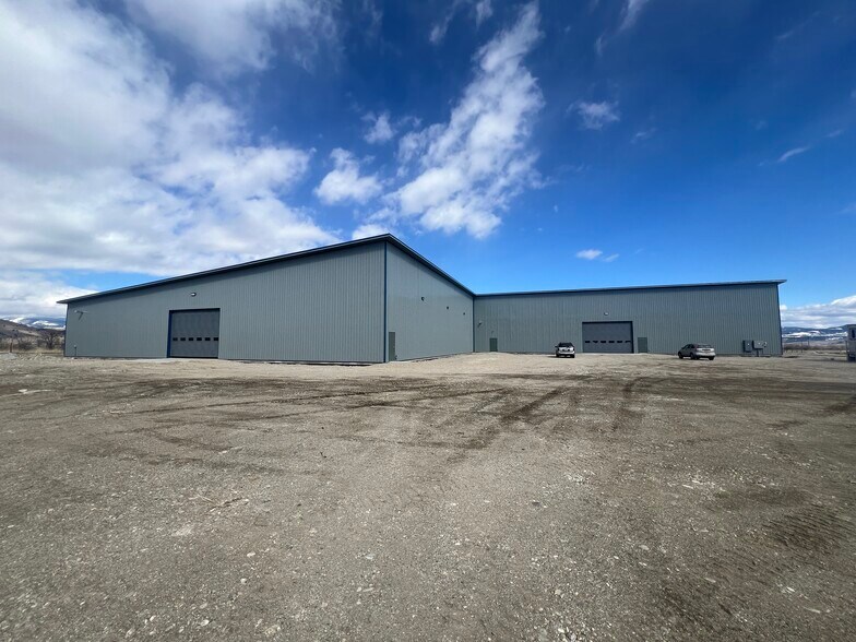More Photos Of 94 Pokorny Rd, Anaconda Industrial For Lease