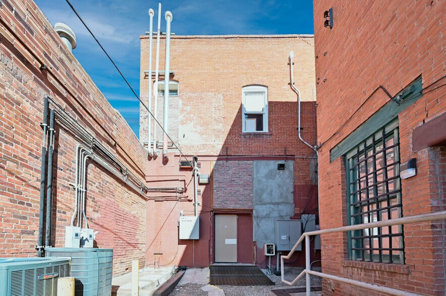 More Photos Of 106 W San Francisco St, Santa Fe General Retail For Lease