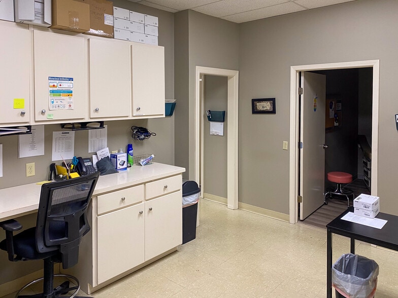 More Photos Of 11524 N Rodney Parham Rd, Little Rock Medical For Lease