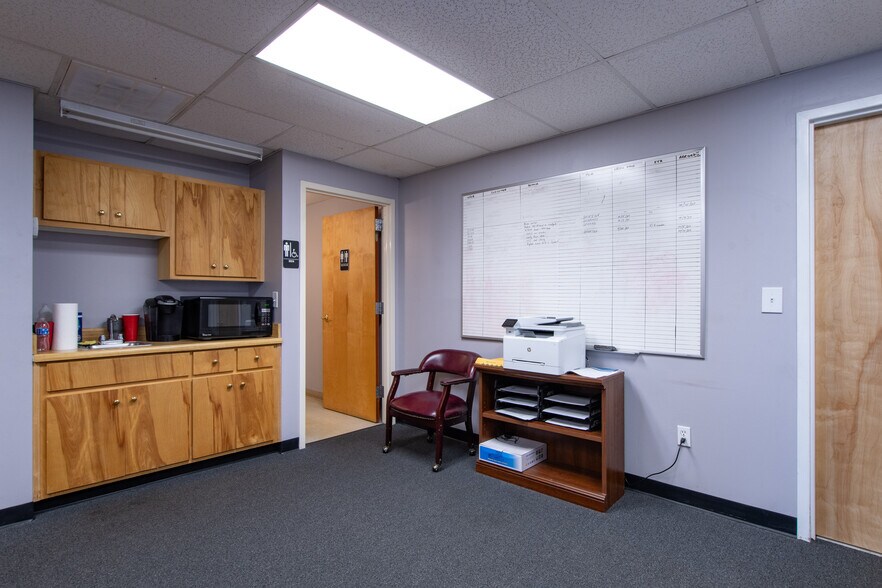 More Photos Of 269 Lakewood Dr, Greenville Warehouse For Lease