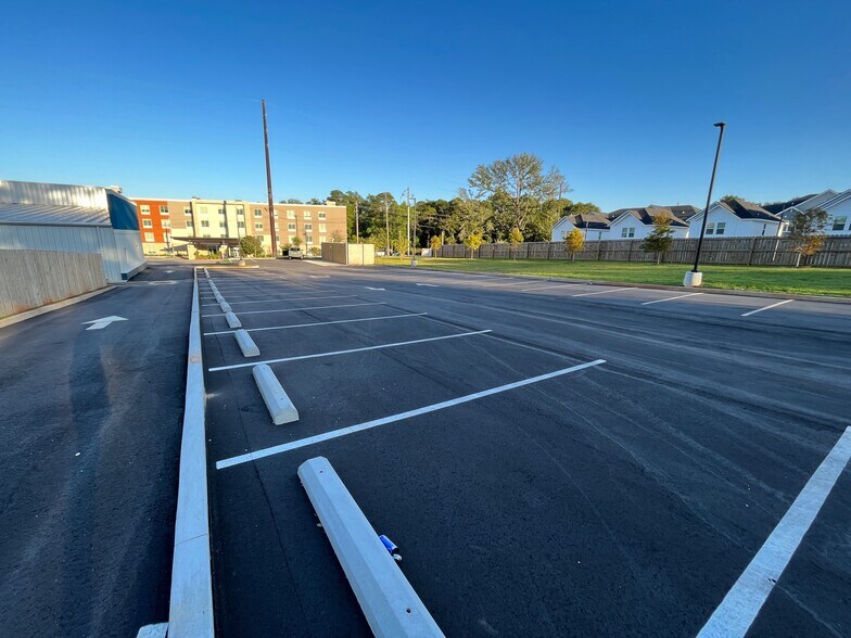 More Photos Of 5803 Old Shell Rd, Mobile Storefront For Lease