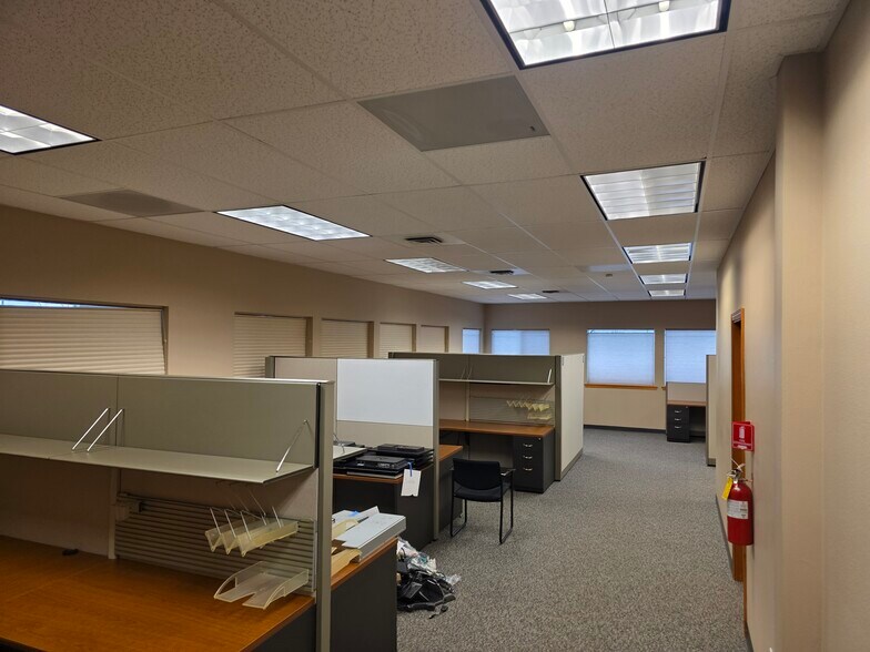 More Photos Of 2805 Saint Andrews Loop, Pasco Office For Lease