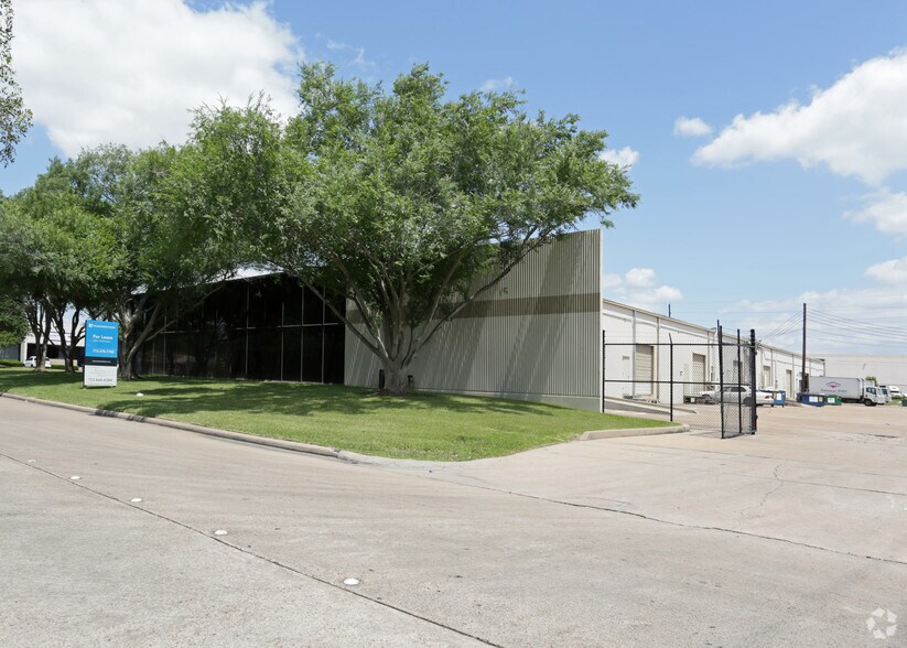 More Photos Of 10610-10618 Rockley Rd, Houston Unknown For Lease