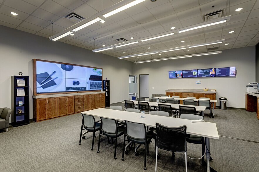 More Photos Of 2926 Kraft Dr, Nashville Light Distribution For Lease