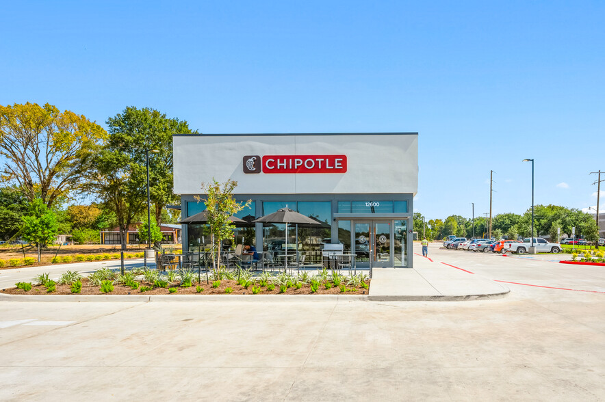 Primary Photo Of 12600 I-45 N, Willis Fast Food For Sale