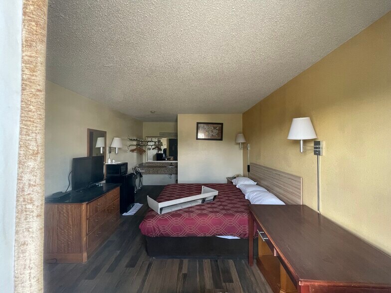 More Photos Of 126 Miller Ln, Waynesburg Hotel For Sale