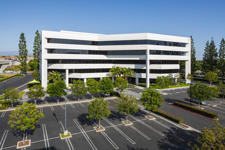 More Photos Of 725 W Town and Country Rd, Orange Medical For Lease