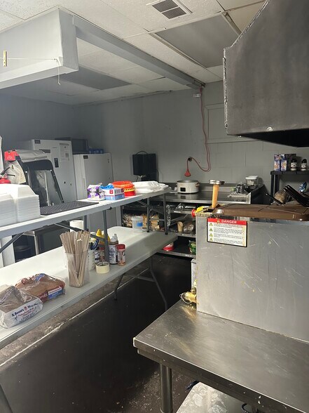 More Photos Of 234 E Main St, Knoxville General Retail For Sale