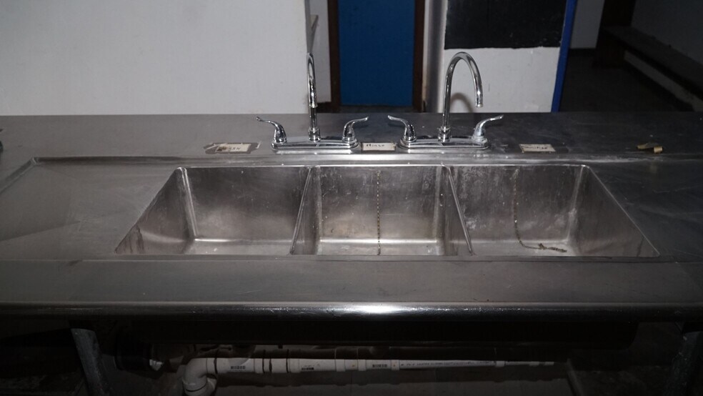 More Photos Of 4498 A Washington Rd, East Point Freestanding For Sale