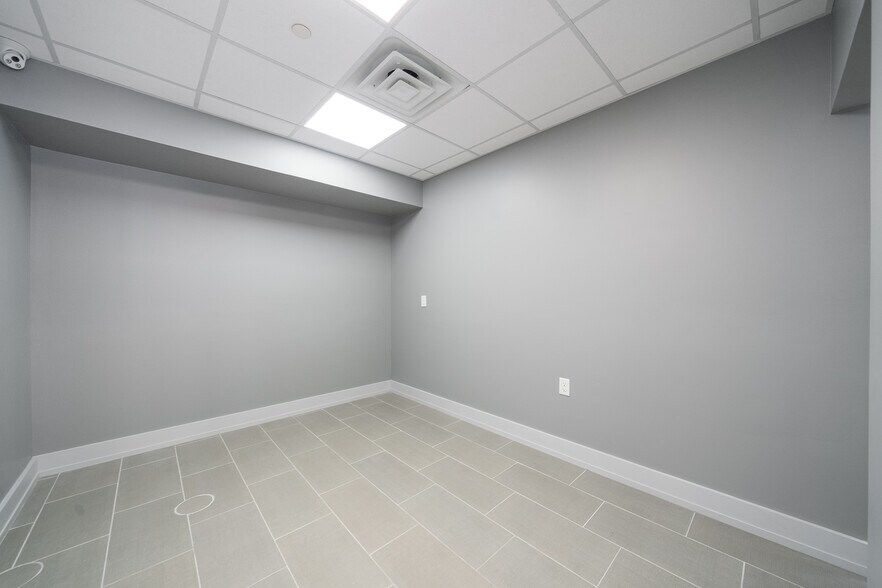More Photos Of 845 Newark Ave, Jersey City Medical For Lease
