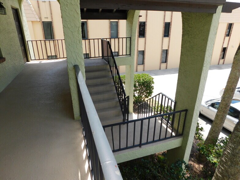 More Photos Of 319 River Edge Blvd, Cocoa Office For Lease