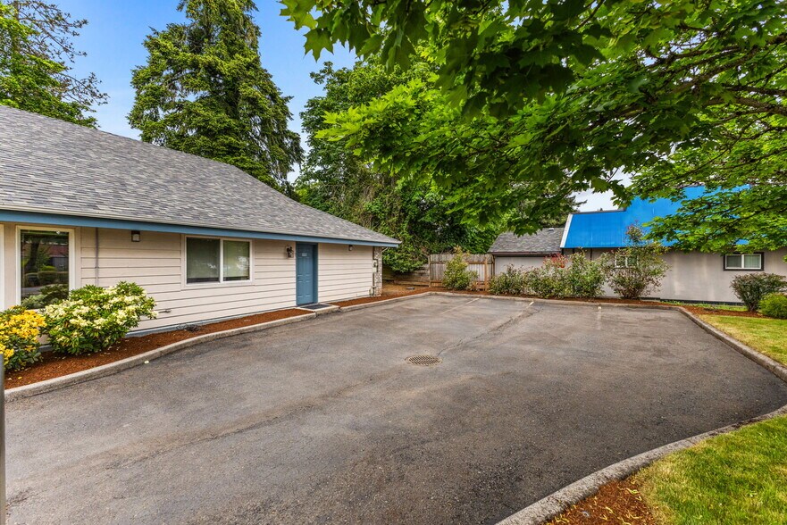 More Photos Of 3265 Liberty Rd S, Salem Office For Sale