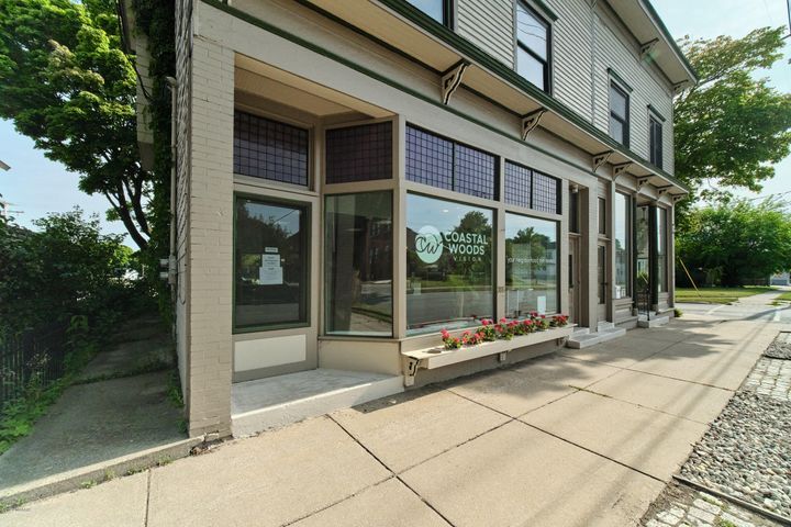 More Photos Of 384 1st St, Manistee Office Residential For Lease