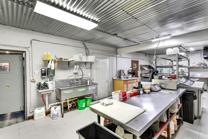 More Photos Of 201 Baughman Ave, Jeannette Restaurant For Sale