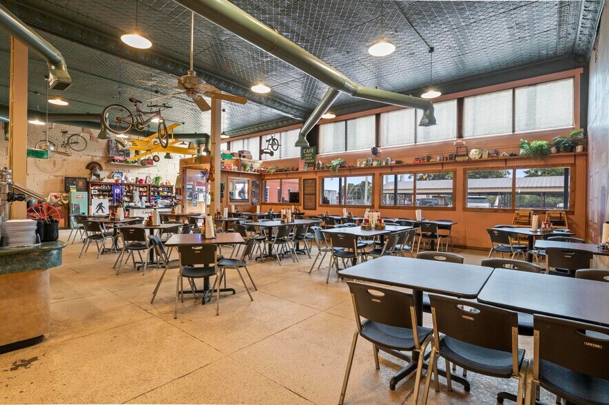 More Photos Of 412-414 Main St, Windom Restaurant For Sale