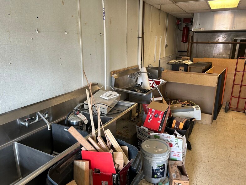 More Photos Of 309 Ruffner Ave, Charleston Convenience Store For Lease