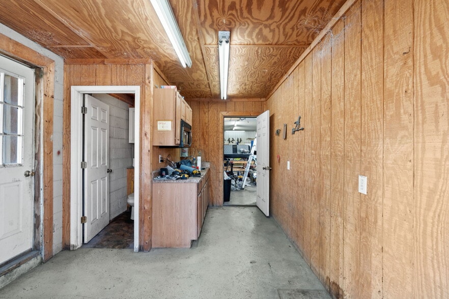 More Photos Of 101 Watering St, Tabor City Flex For Sale