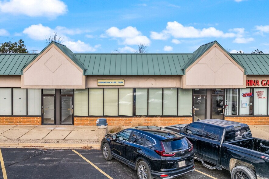 More Photos Of 108 Valley Dr, Elburn Storefront For Lease