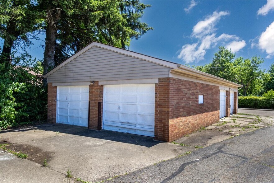 More Photos Of 2114 Market Ave N, Canton Apartments For Sale