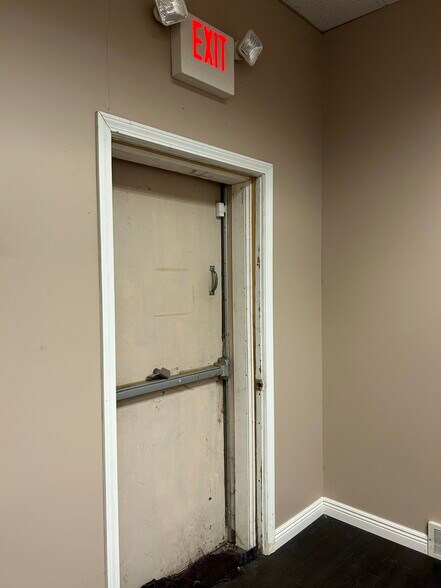 More Photos Of 10158 Niagara Falls Blvd, Niagara Falls Storefront Retail Office For Lease