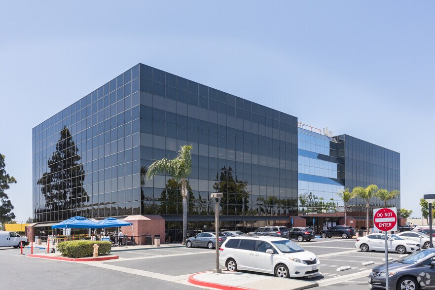 More Photos Of 12912 Brookhurst St, Garden Grove Office For Lease