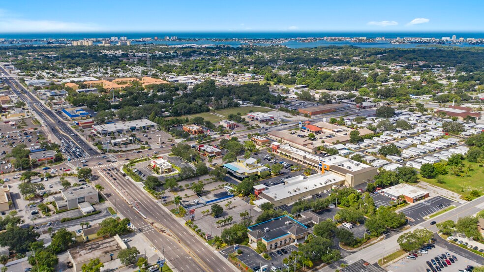 More Photos Of 10781 Park Blvd, Seminole Unknown For Lease