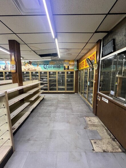 More Photos Of 13900 Meyers Rd, Detroit General Retail For Sale