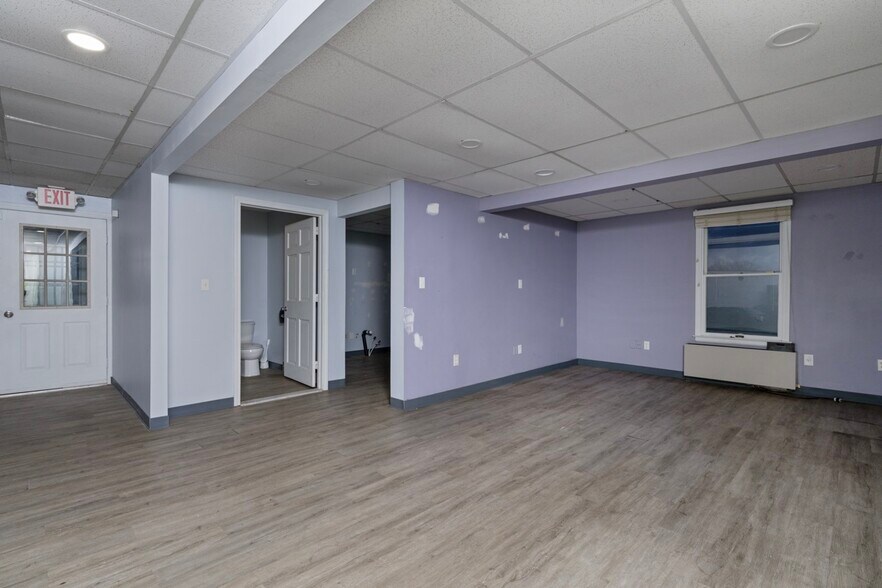 More Photos Of 345 New London Tpke, Glastonbury Unknown For Lease