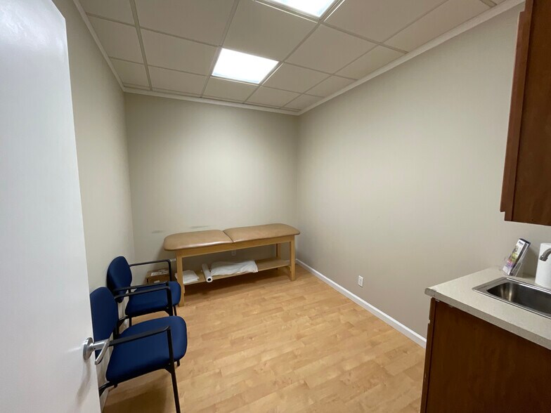 More Photos Of 806 E Main St, Riverhead Medical For Lease