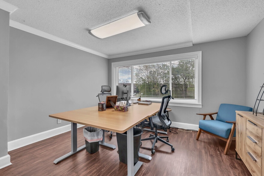 More Photos Of 1758 Memorial Dr, Clarksville Medical For Lease