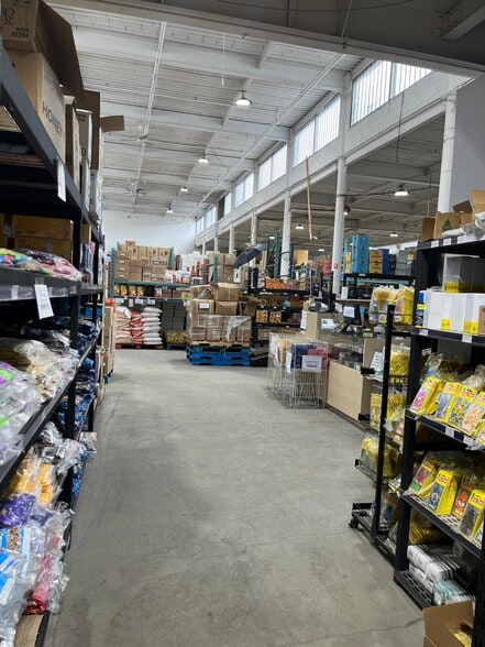 More Photos Of 310 Boul Crémazie O, Montréal Industrial For Sale