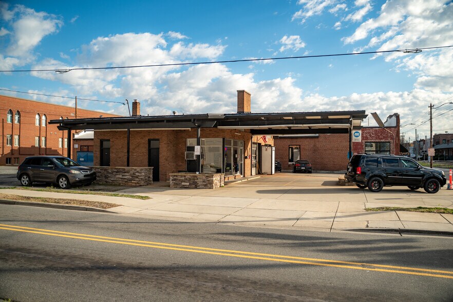 More Photos Of 151 S Broad St, Mooresville General Retail For Lease