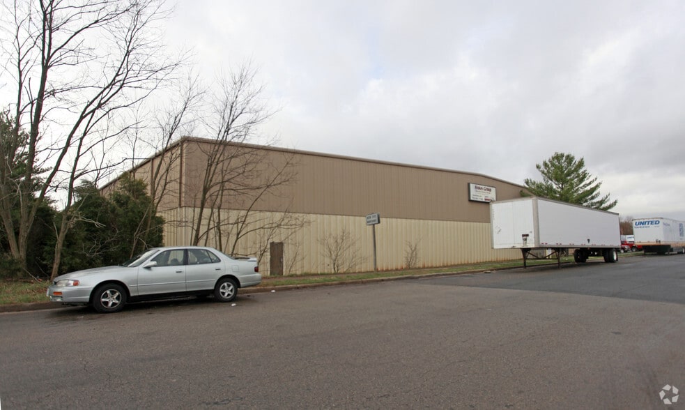 More Photos Of 10902-10904 Carolina Dr, Manassas Warehouse For Lease