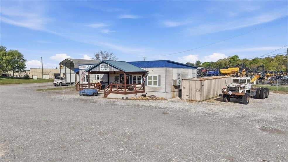 More Photos Of 2816 John Deere Dr, Knoxville Warehouse For Sale