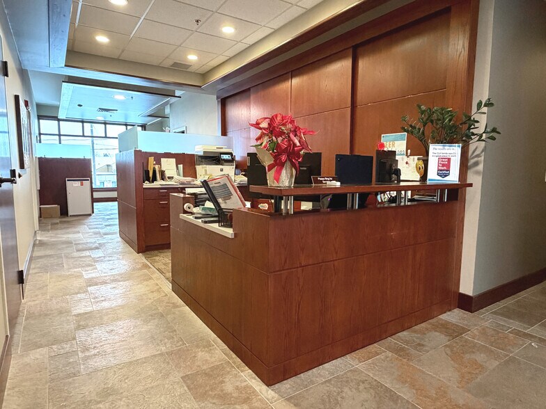 More Photos Of 100 Maritime Dr, Manitowoc Office For Lease