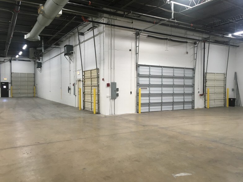 More Photos Of 1001 Entry Dr, Bensenville Warehouse For Lease